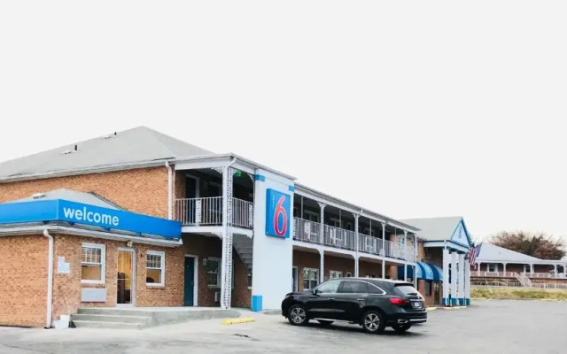 Motel 6-Falls Church, VA - Arlington Boulevard