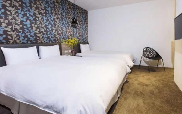 Queens Hotel II