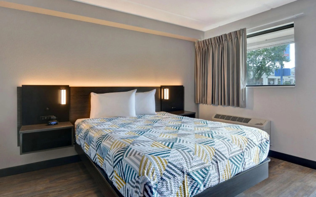 Studio 6 Extended Stay - Jacksonville, FL - Baymeadows