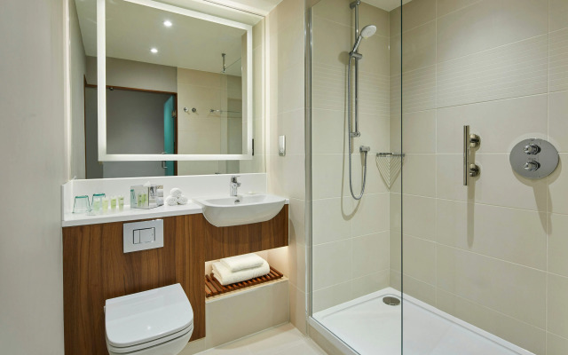 Courtyard by Marriott London Heathrow Airport