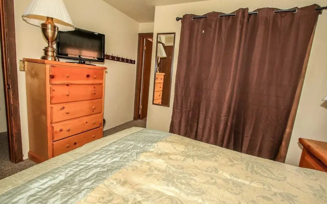 Birdie Cabin 1328 by RedAwning