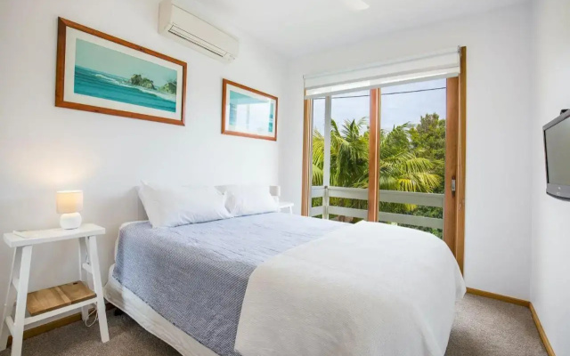 Maldas Retreat Pet Friendly Absolute Beachfront with Spa