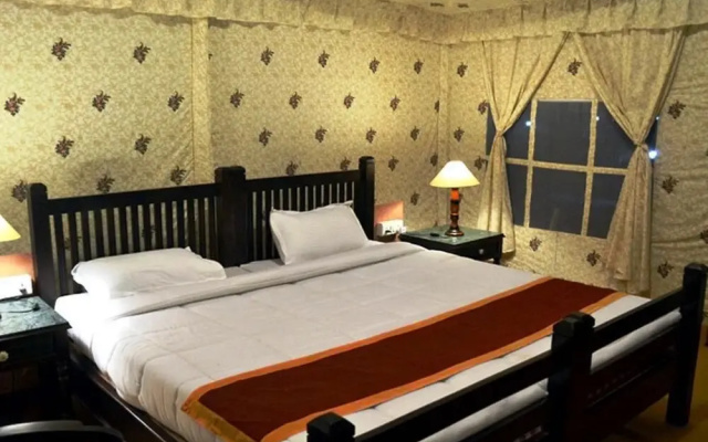 Jungle Cave Resort
