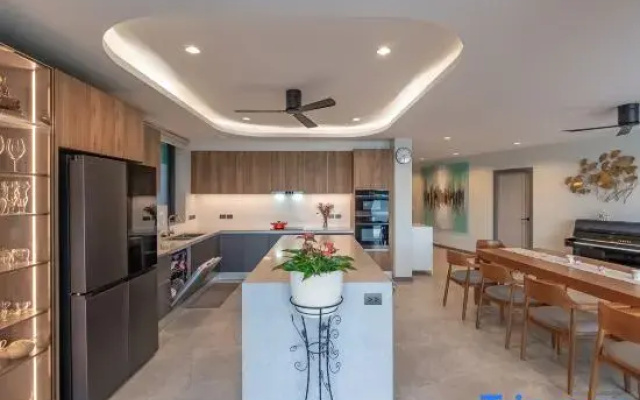 Lakeside 5-BR New Pool Villa in Gated Community