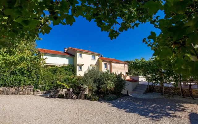Stunning Home in Garica With Wifi and 4 Bedrooms