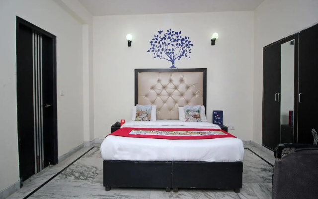 OYO 9069 Hotel WP 13