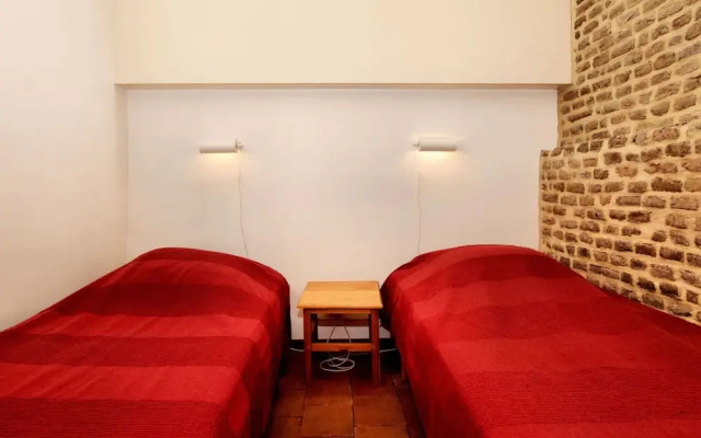 Lovely Holiday Home in Richelle With Barbecue