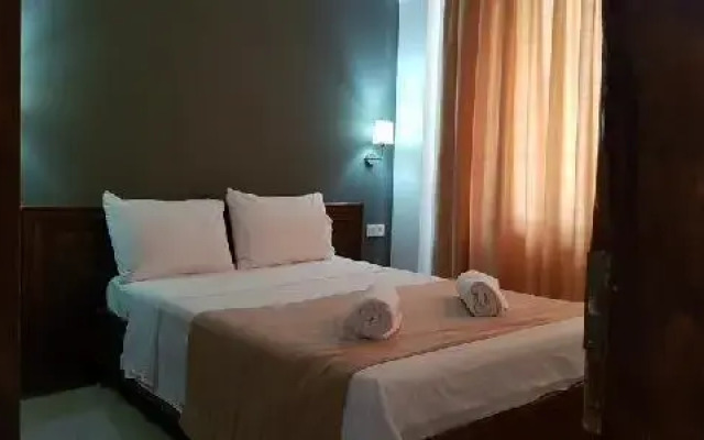 Poppy Apartments
