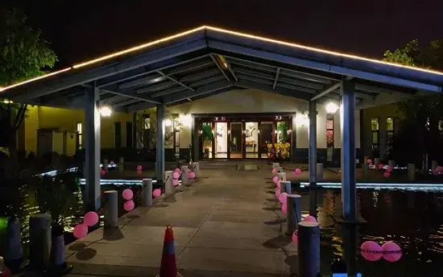Renwen Yuexi Hotel