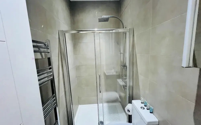 1-bed Apartment in Ealing - 2mins From Station