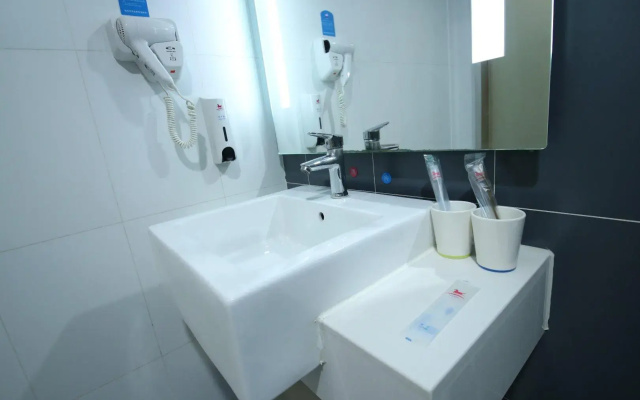 Hanting Express Jinan High-Tech District Fenghuang Road