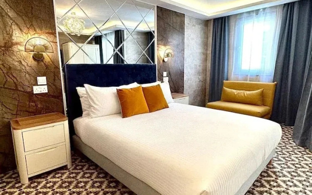 Balcony Hotel