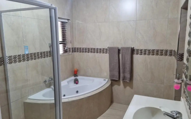 Lagoon Breeze Guest House