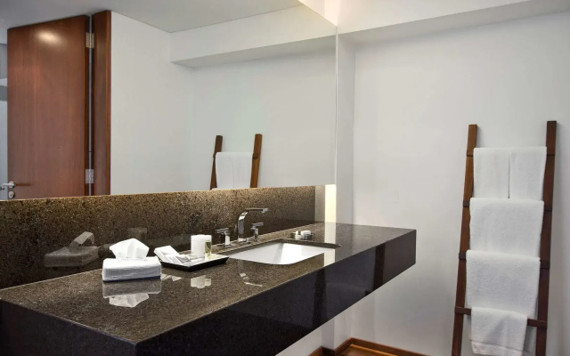 San Isidro Plaza Hotel