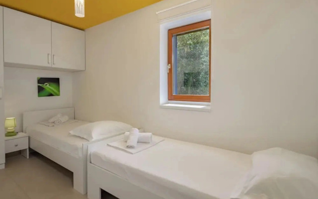 Seaview Pool House Mytilus