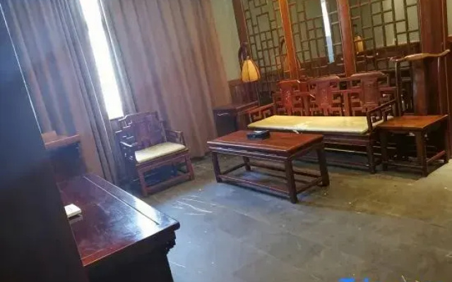 Huihe Water Margin Hotel (Guangfeng Passenger Transport Center Branch)