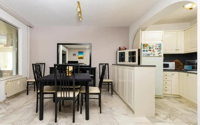 Spacious 2-Bedroom Maisonette in City Centre