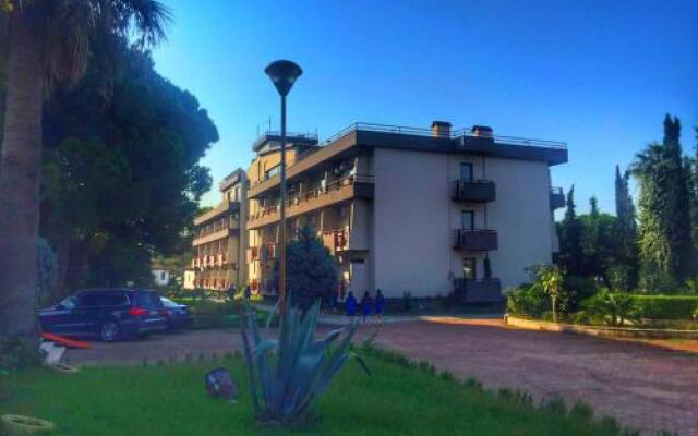 Отель Tropikal Resort Албания, Дуррес - отзывы, цены и фото номеров - забронировать отель Tropikal Resort онлайн вид на фасад