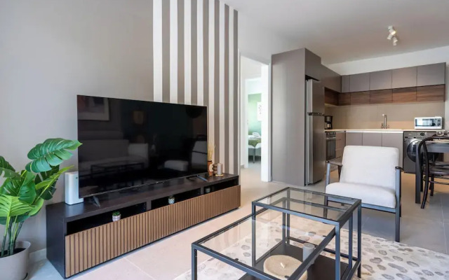 Hazel 2-BR Apt. & Balcony in Larnaca