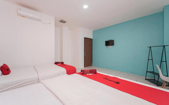 OYO 779 Mn One Residence Syariah Near ITC Cempaka Mas Near Kalbe Farma
