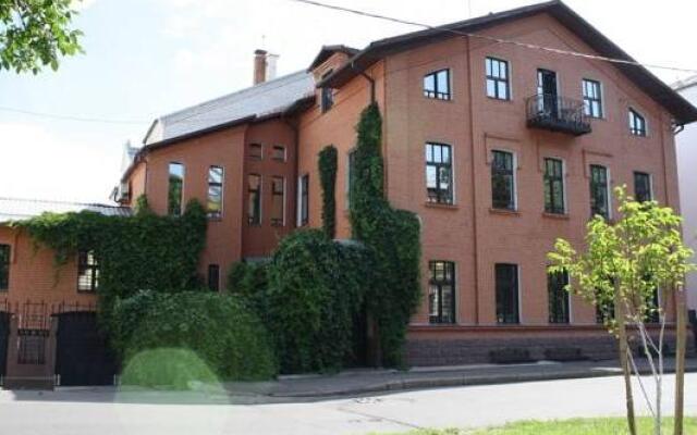 Гостиница Red House в Ярославле отзывы, цены и фото номеров - забронировать гостиницу Red House онлайн Ярославль вид на фасад