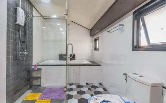 Thai Home(23) 3BR near Hollywood
