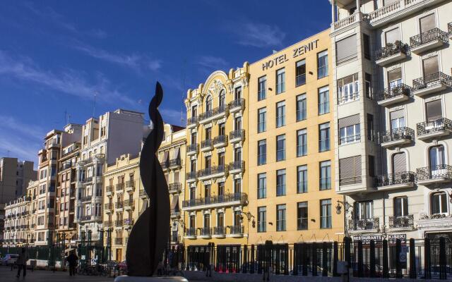 Zenit Valencia Hotel вид на фасад