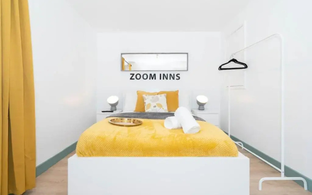Stylish, modern 3 bedroom townhouse with parking