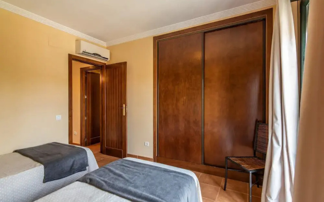 Golfside Comfort With Terrace & Pool