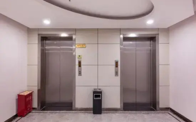 Eaka Hotel (Shijiazhuang Beiguo Mall, Jianshe Street)