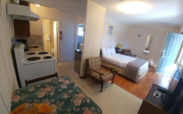 Cozy Court Motel