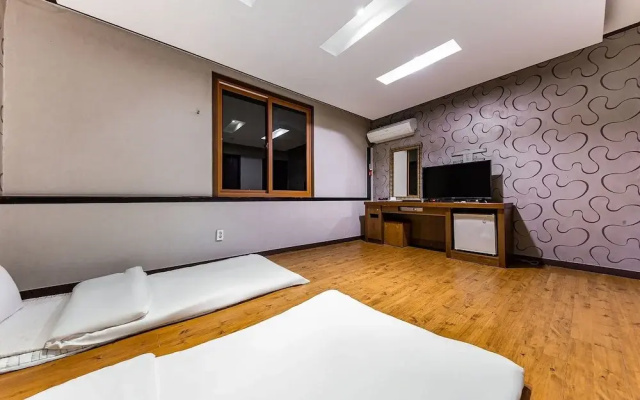 Motel Khan
