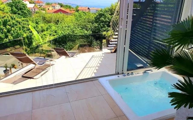 Apartments Lux With Pool