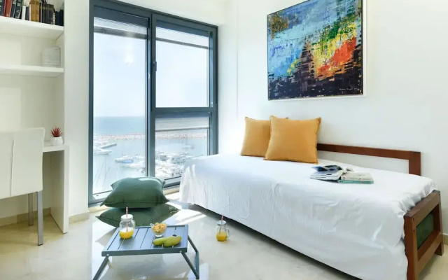 Deluxe 2 Bedroom Apartment in Herzylia