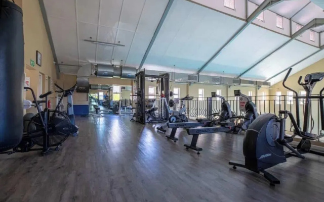 2 Bedroom Mountain View Penthouse Century City