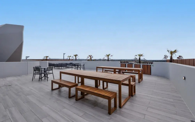 Stylish City-view Apartment With Amenities