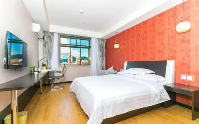 Yunshang Siji Chain Hotel Jinghong Manting Park