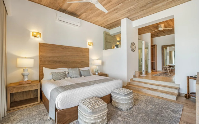 Private Careyeros Oceanfront Living