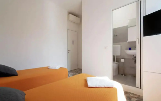 Room-charming Guest Room in Frassino wit