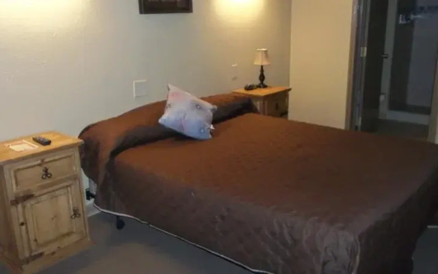 Knights Inn Pearsall