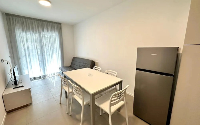 400m Beach Apartment With Pool