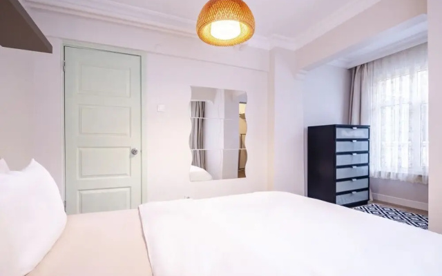 Vibrant Flat Close to Zorlu Center With Backyard