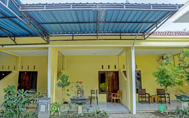 Puri Amalia by OYO Rooms