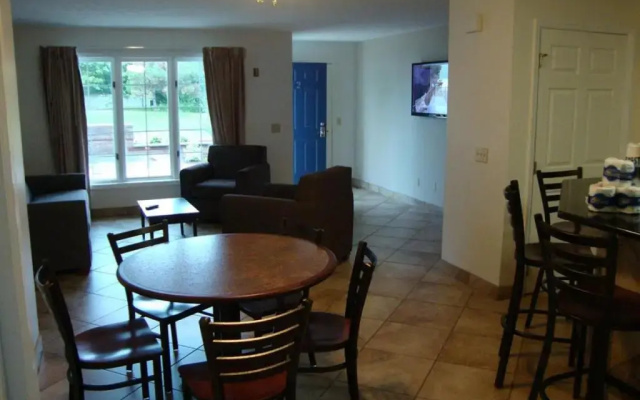 Put-In-Bay Poolview Condo #6