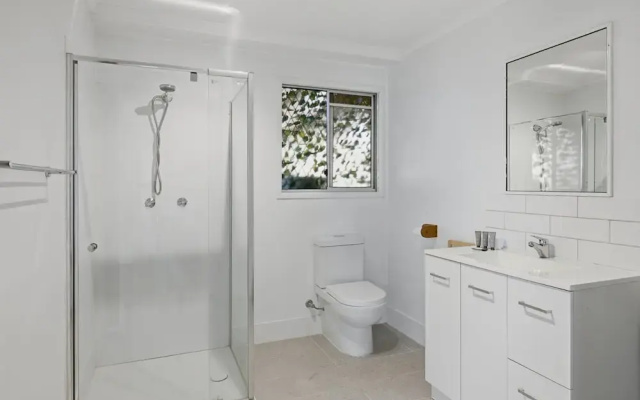 Coastal Escape With Courtyard and Parking