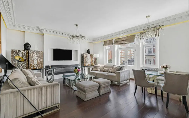 Royal Residence - Steps Away From Hyde Park