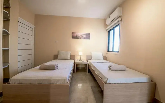 Peach Seaview 3 Bedroom Apartment