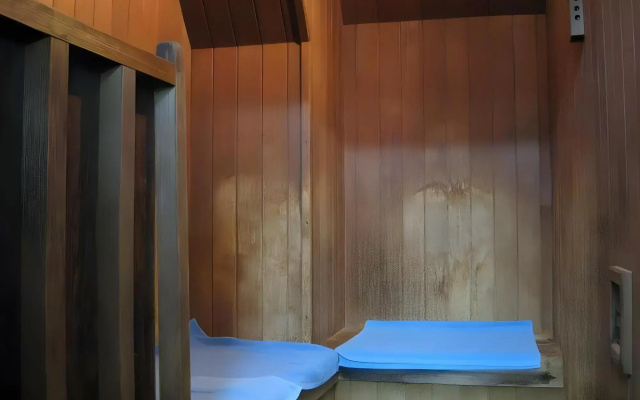 Capsule Hotel Famy (Male Guests Only)