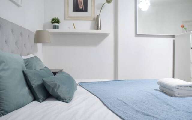 Отель Kensington 1 Bedroom Flat With Terrace комната для гостей