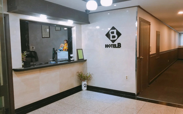 B Hotel